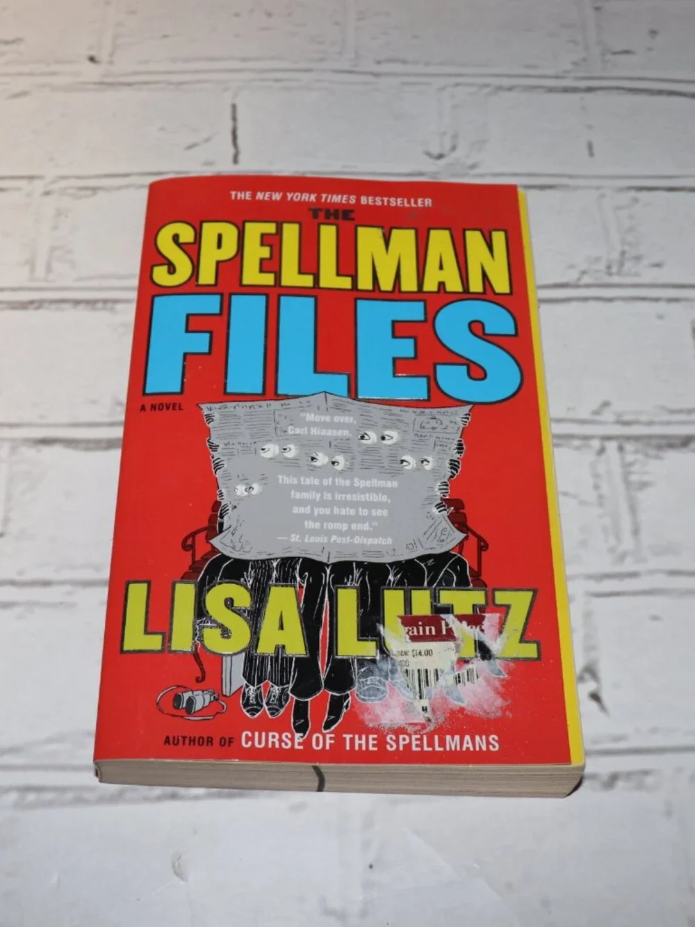 🔎 The Spellman Files by Lisa Lutz · Paperback